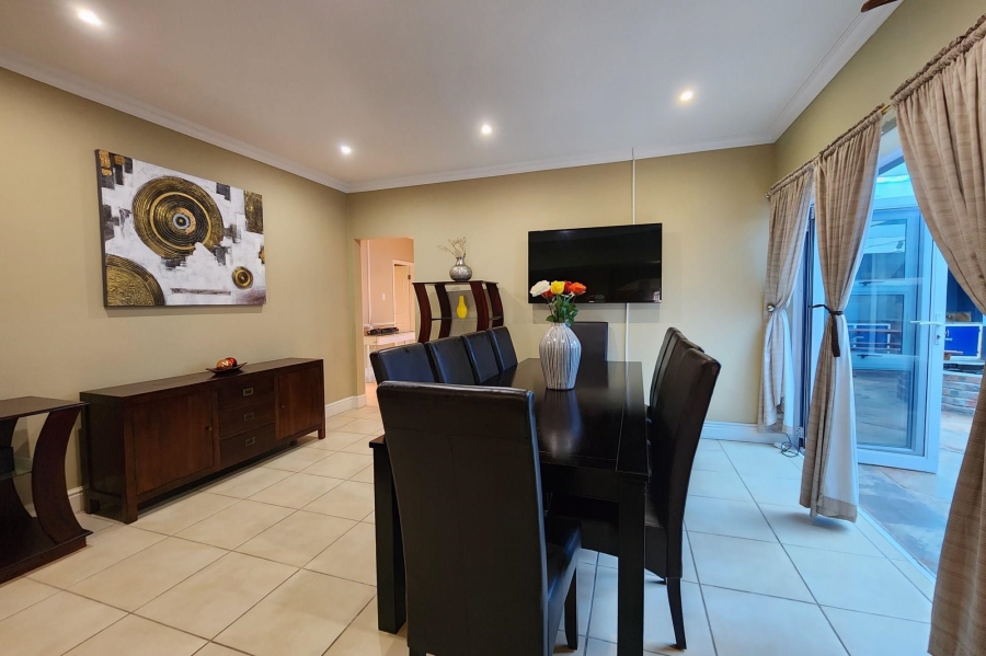 8 Bedroom Property for Sale in Wavecrest Eastern Cape